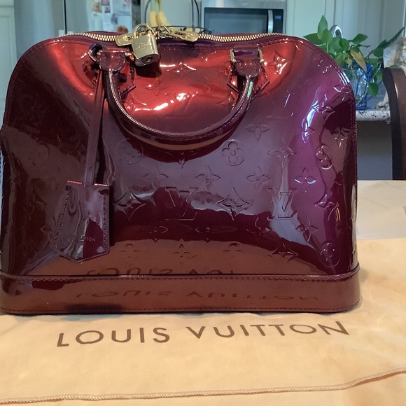 Louis Vuitton handbags - Picture 1 of 8